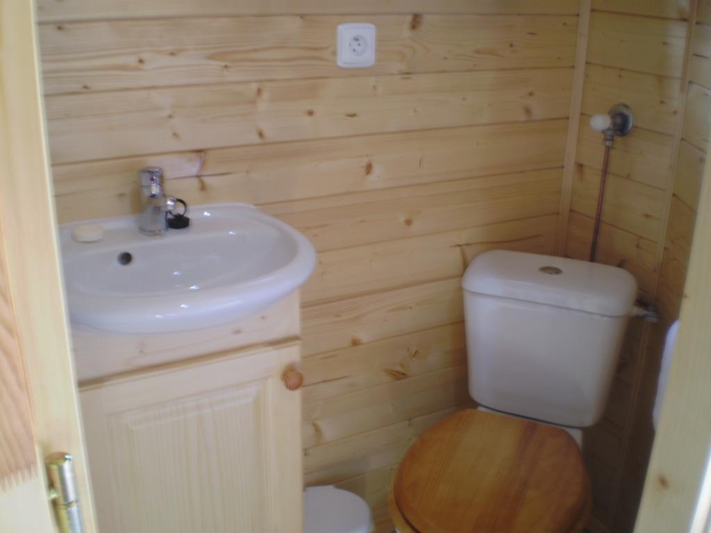 Bed and Breakfast Les Roziers - Roulotte Bagnac Exterior foto